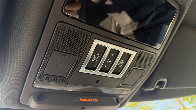 Used 2023 Land Rover Discovery S R-Dynamic AWD/4WD image 41