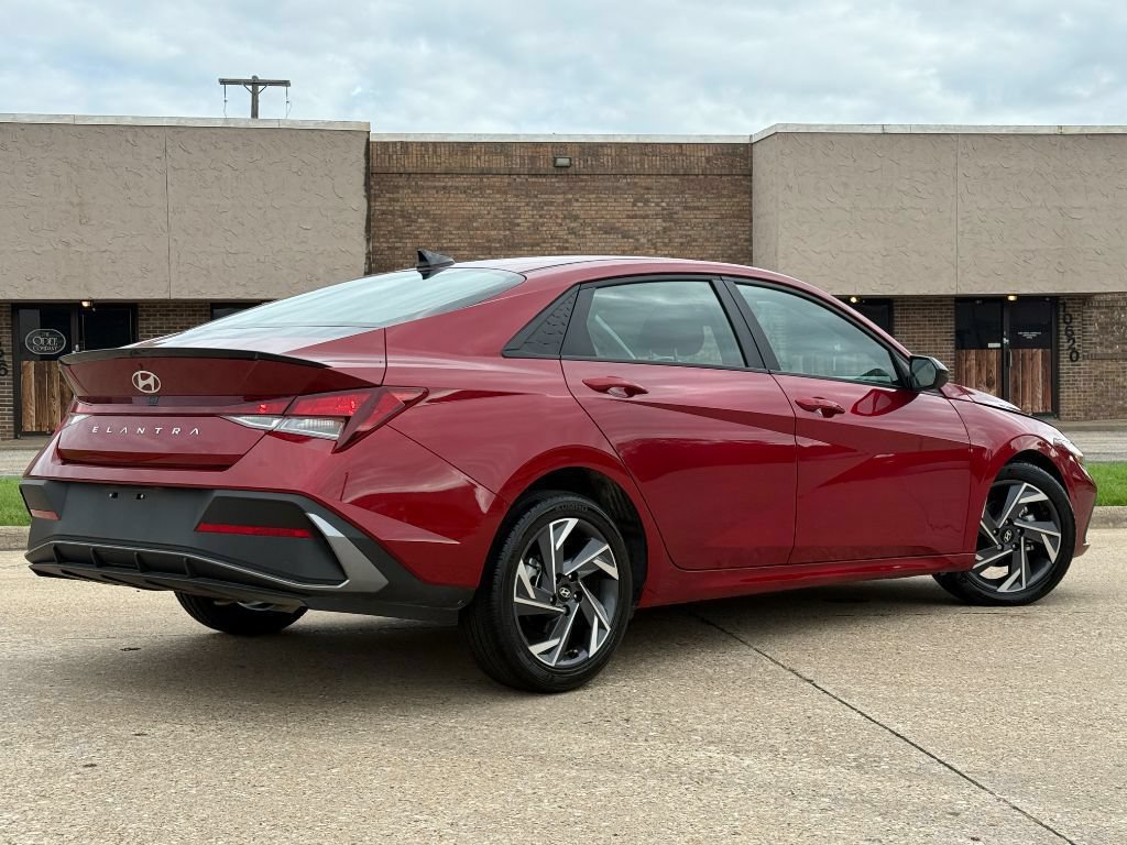 Used 2025 Hyundai Elantra Sport FWD image 6