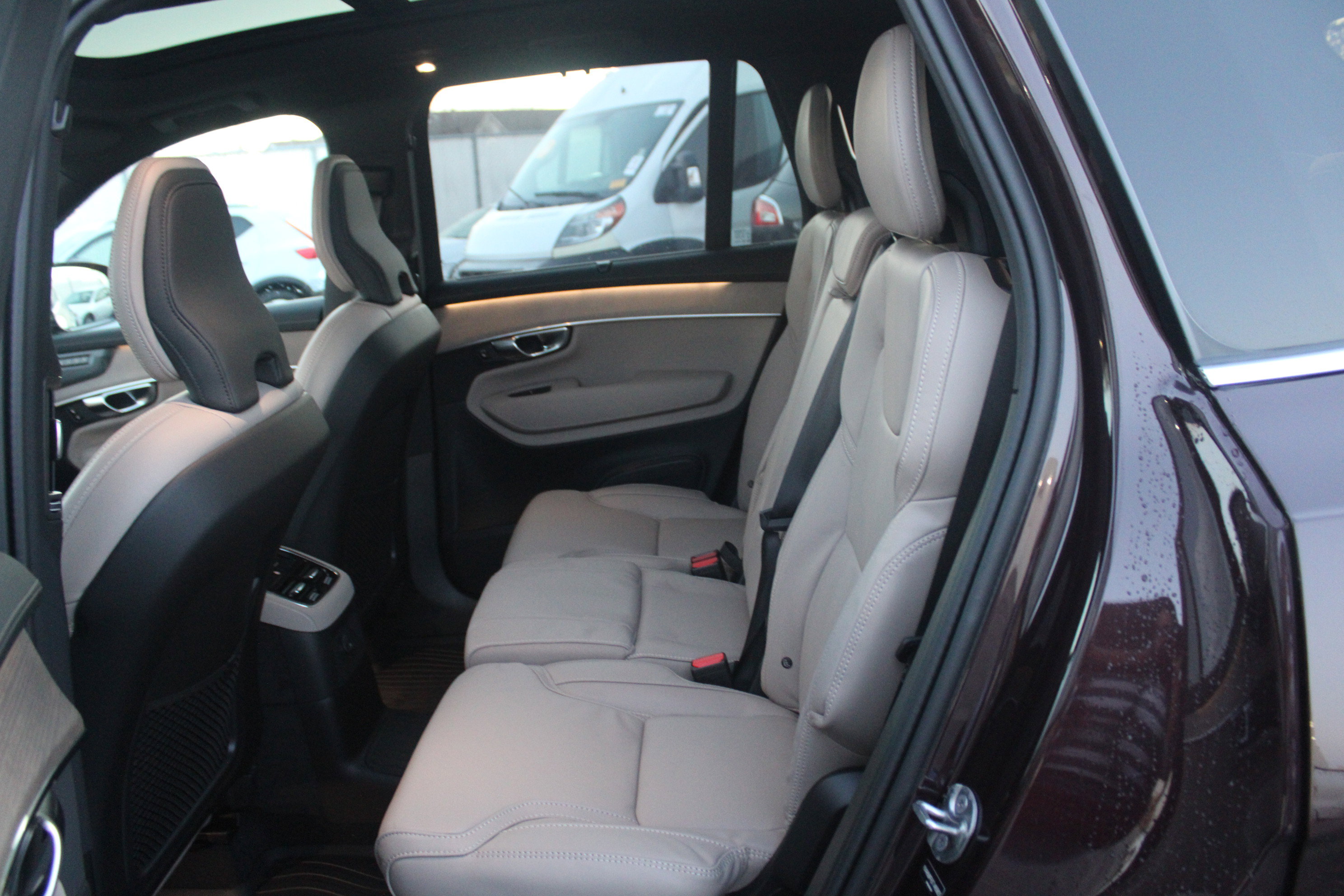 New 2026 Volvo XC90 T8 Ultra w/ Protection Package Premier AWD/4WD image 32