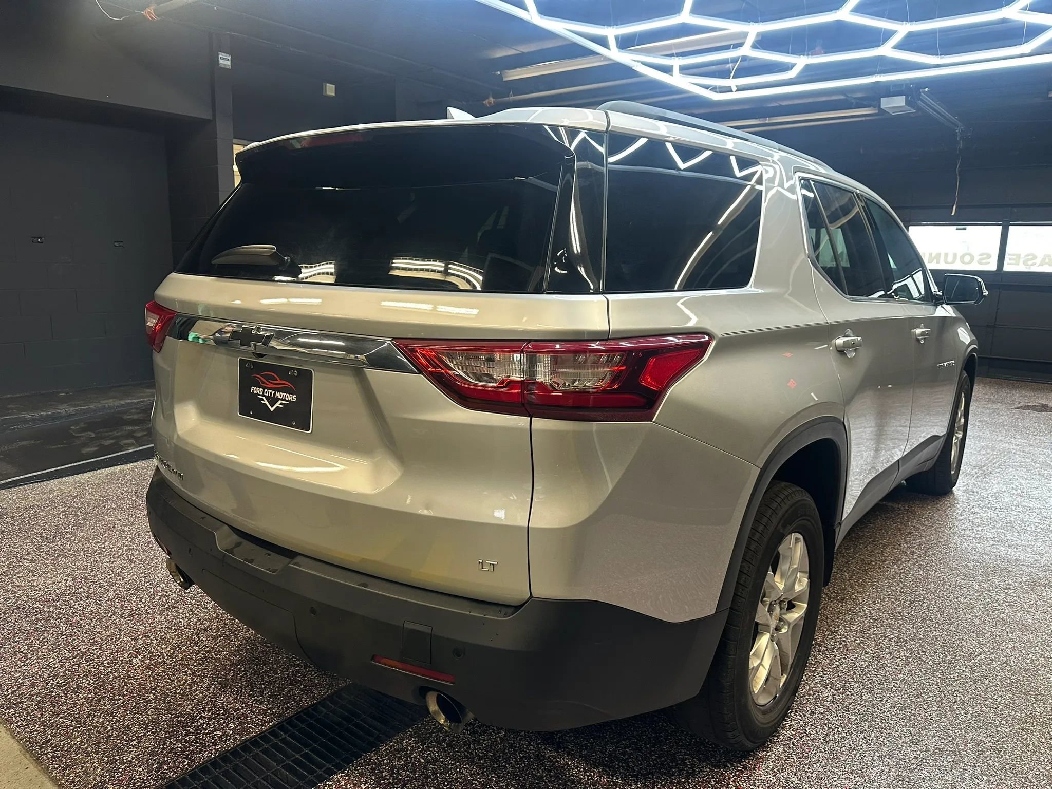 Used 2019 Chevrolet Traverse LT w/ LPO, Black Accent Package image 7