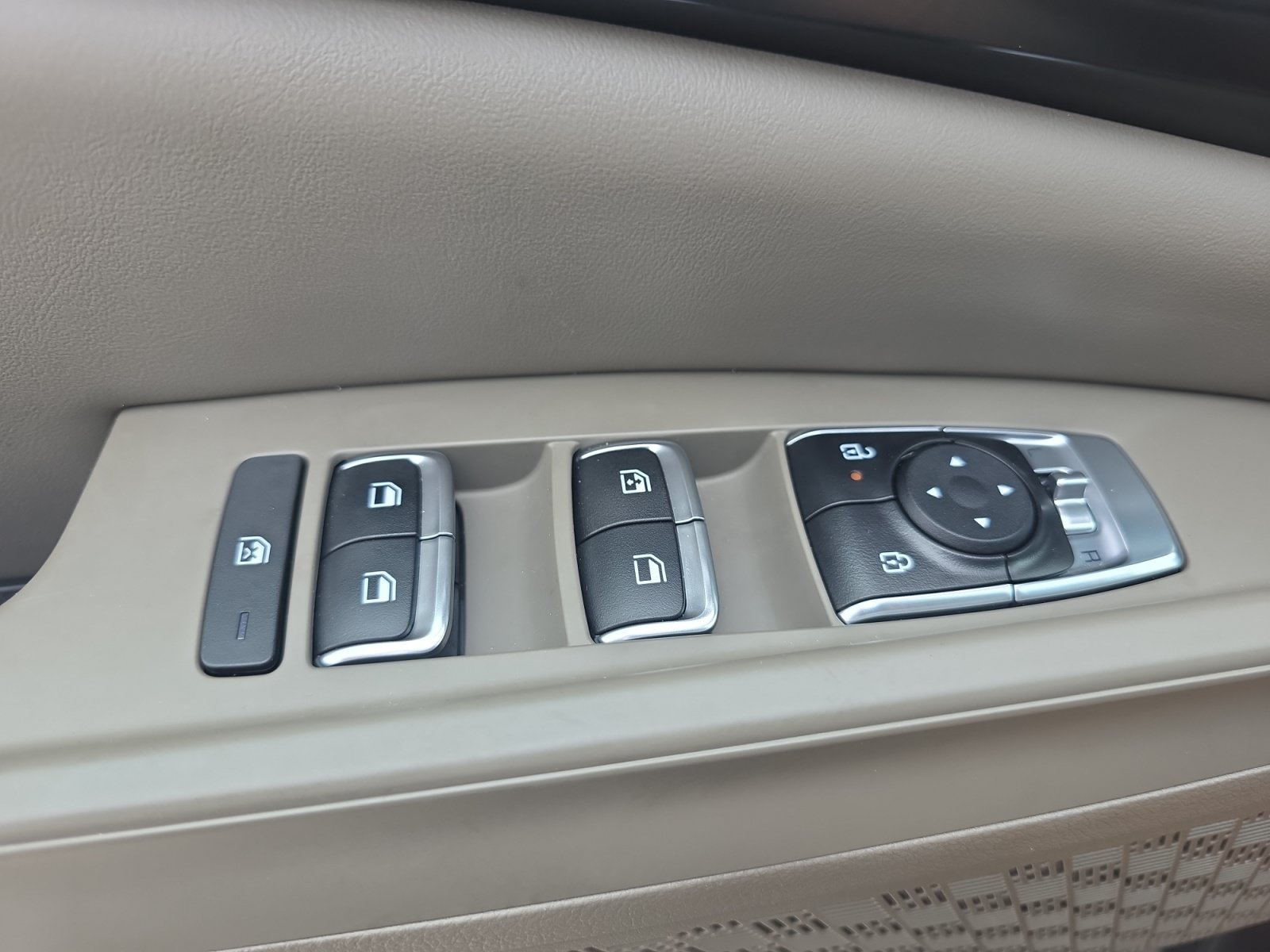 Certified 2026 Kia Carnival LX FWD image 27