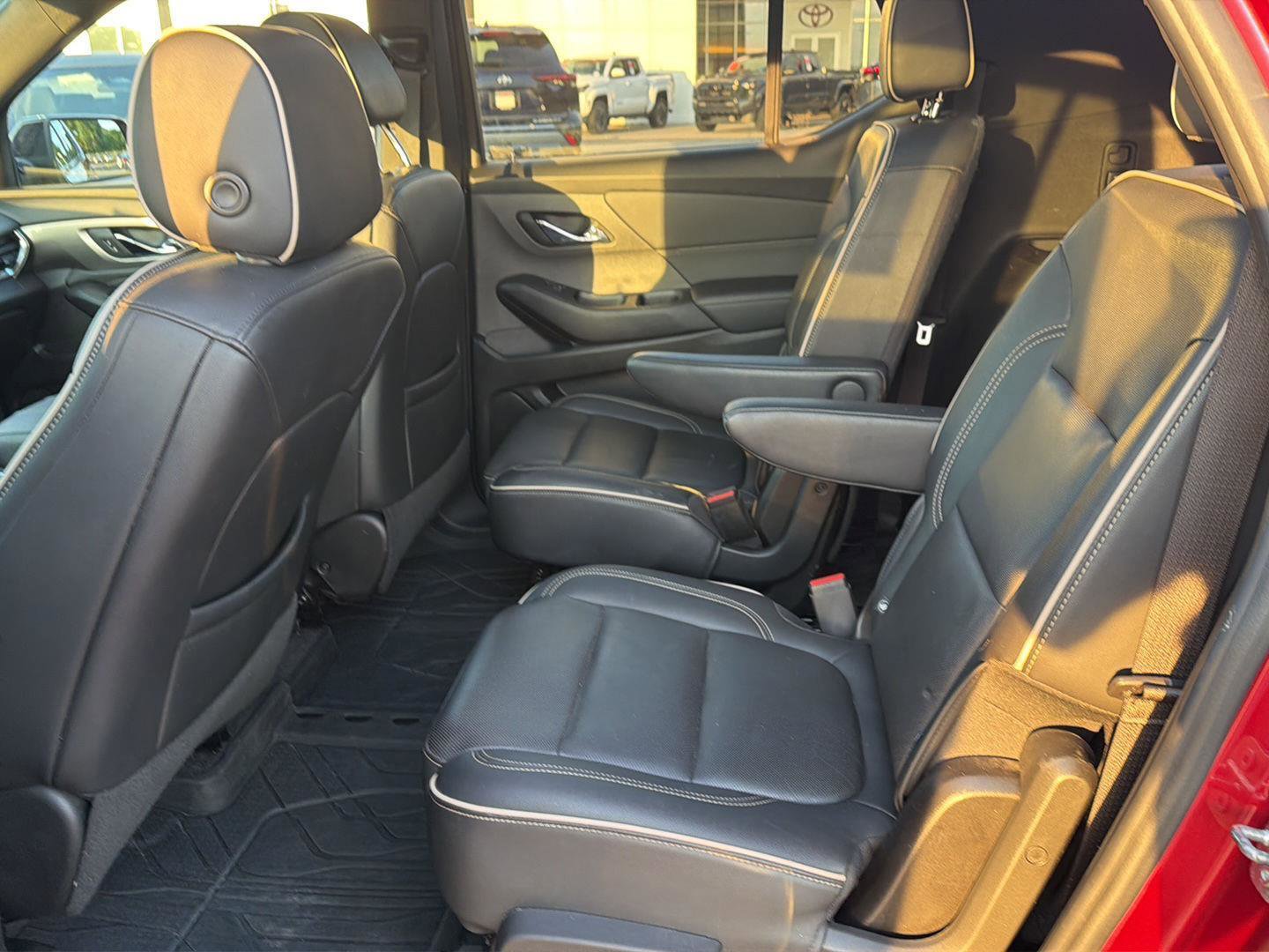 Used 2022 Chevrolet Traverse Premier w/ Redline Edition FWD image 10