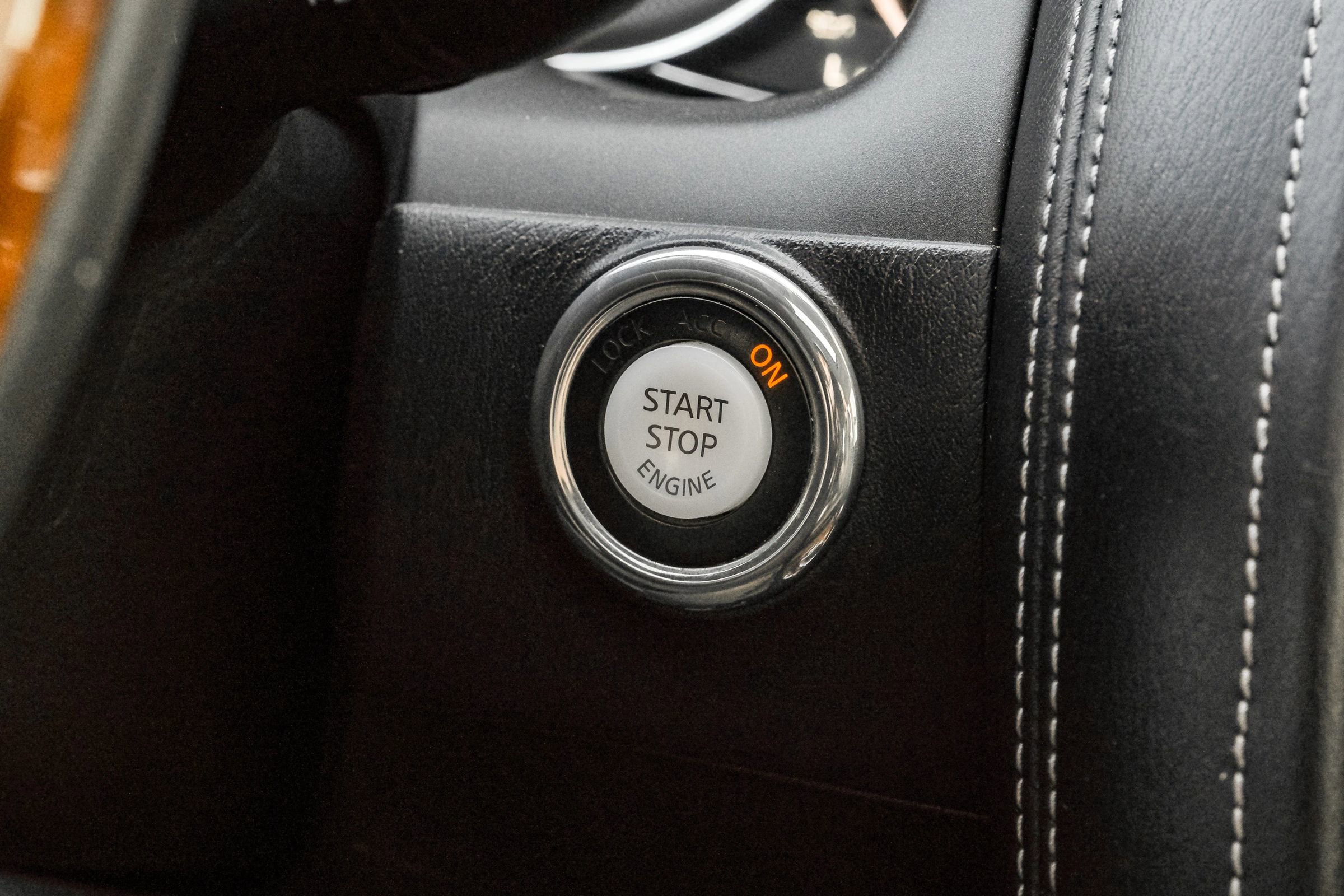 Used 2016 INFINITI QX80 4WD w/ Deluxe Technology Package image 24