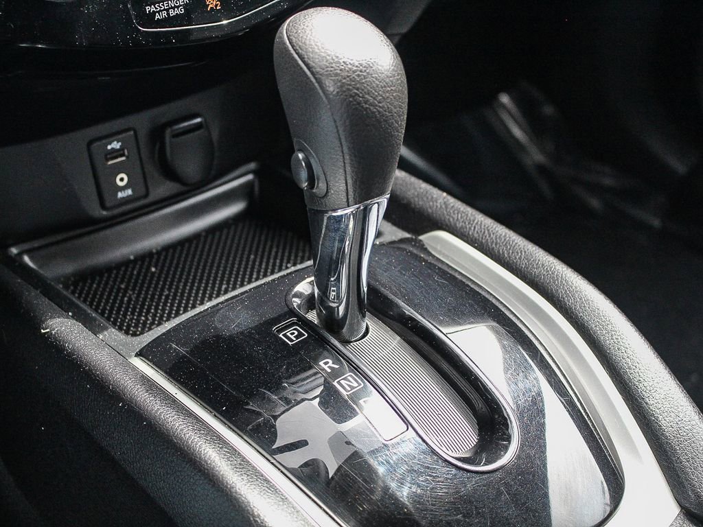 Used 2014 Nissan Rogue SV w/ SV Family Package image 24