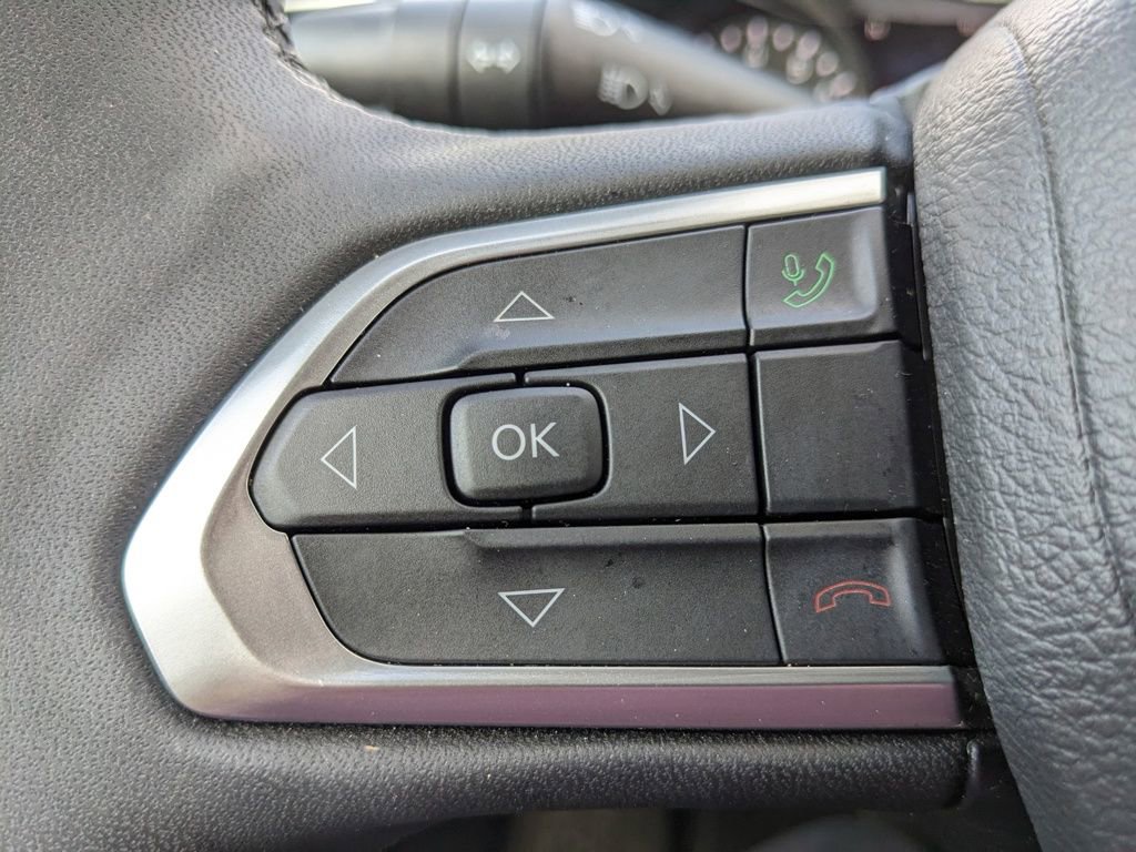 Certified 2025 Jeep Compass Latitude image 26