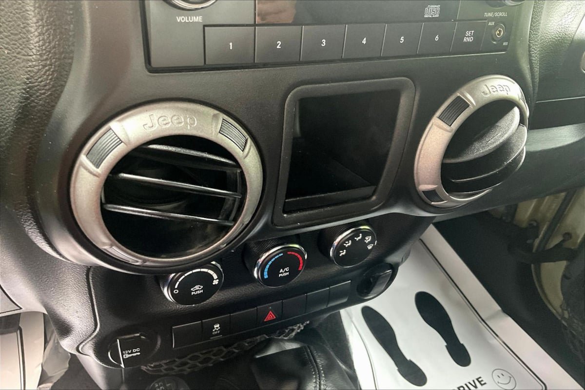 Used 2013 Jeep Wrangler Sport AWD/4WD image 15