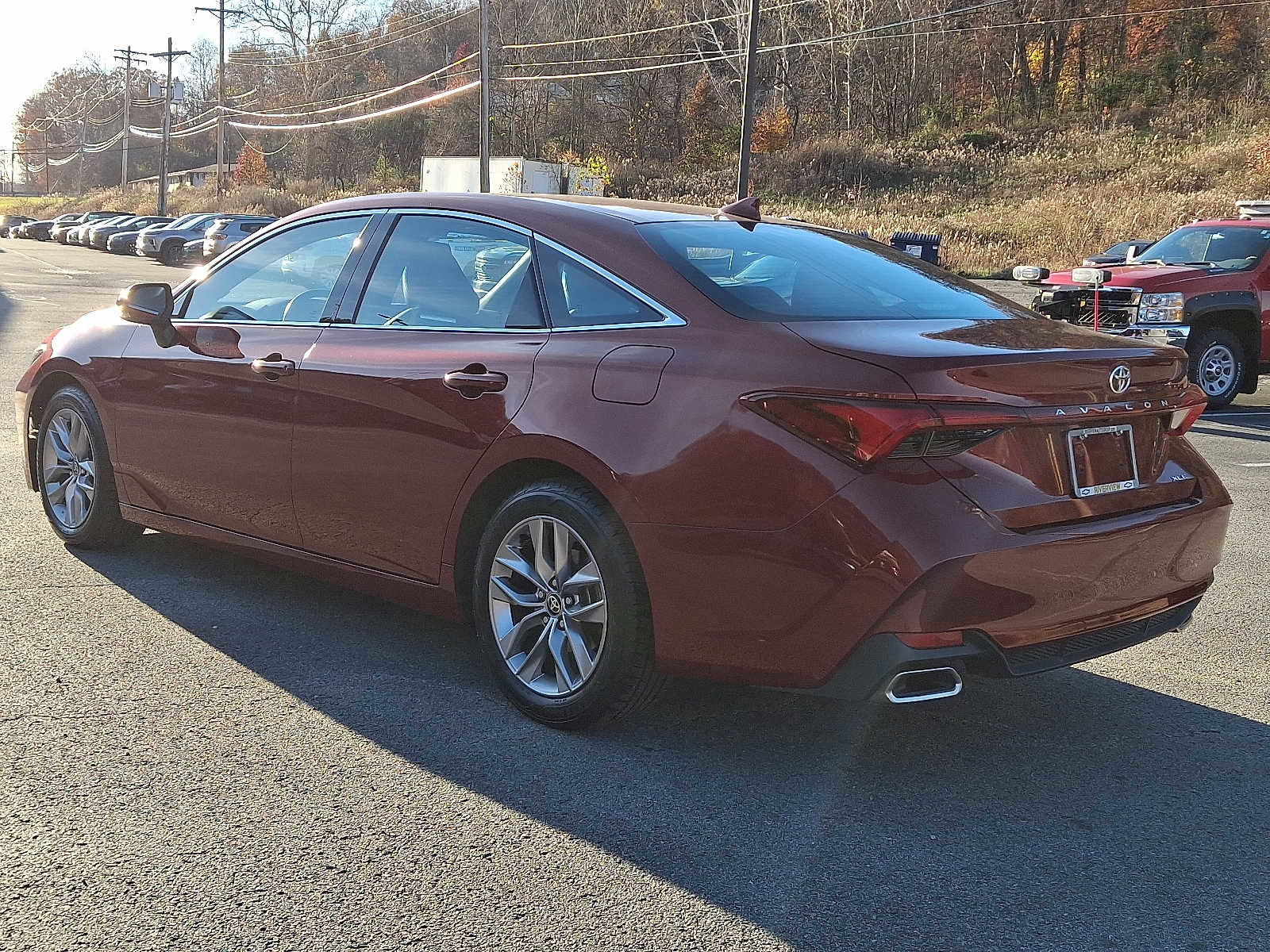 Used 2021 Toyota Avalon XLE w/ Moonroof Package image 5