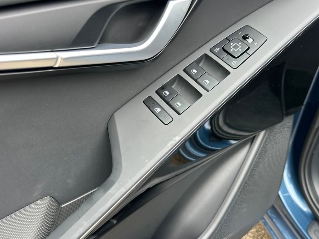 New 2025 Kia Niro EX image 9