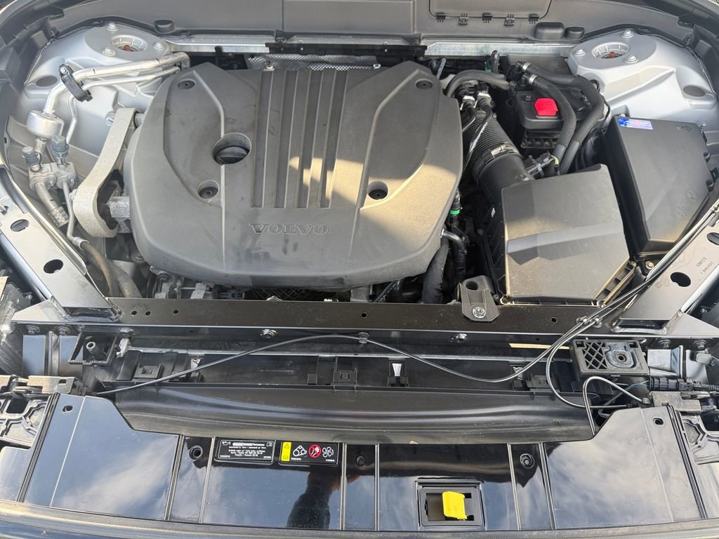 Used 2024 Volvo XC60 B5 Plus image 23