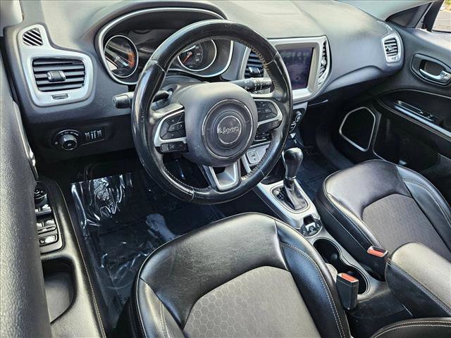 Used 2018 Jeep Compass Latitude w/ Popular Equipment Group FWD image 10