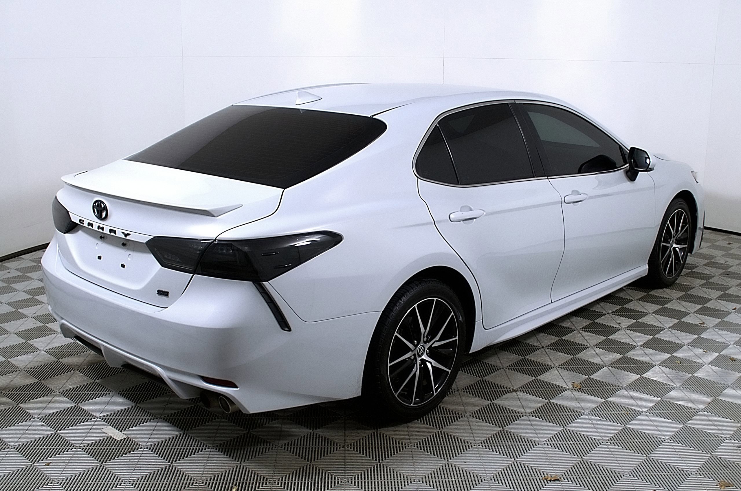 Used 2023 Toyota Camry SE image 7