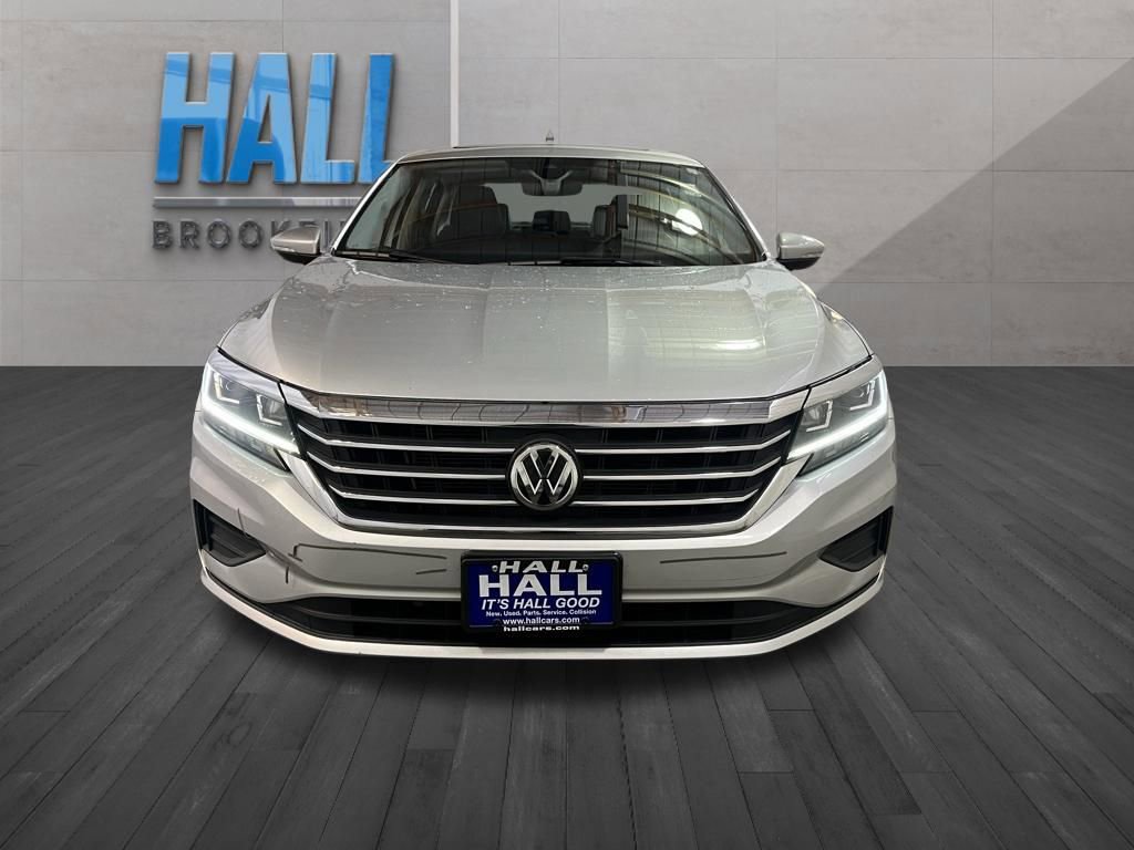 Certified 2020 Volkswagen Passat 2.0T SE w/ Sunroof Package image 9