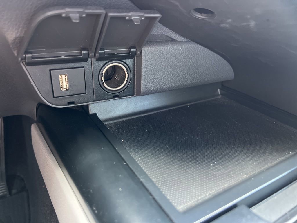 Used 2020 Toyota Camry SE image 27