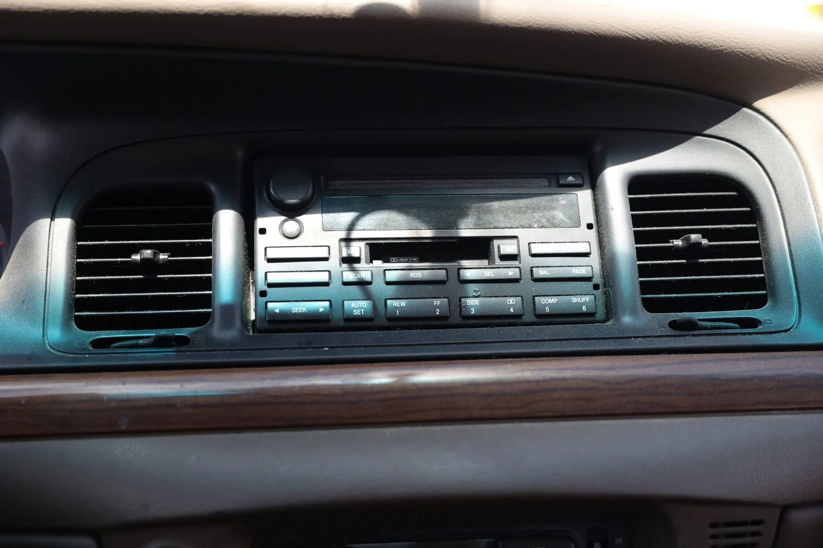 Used 2004 Ford Crown Victoria LX RWD image 30