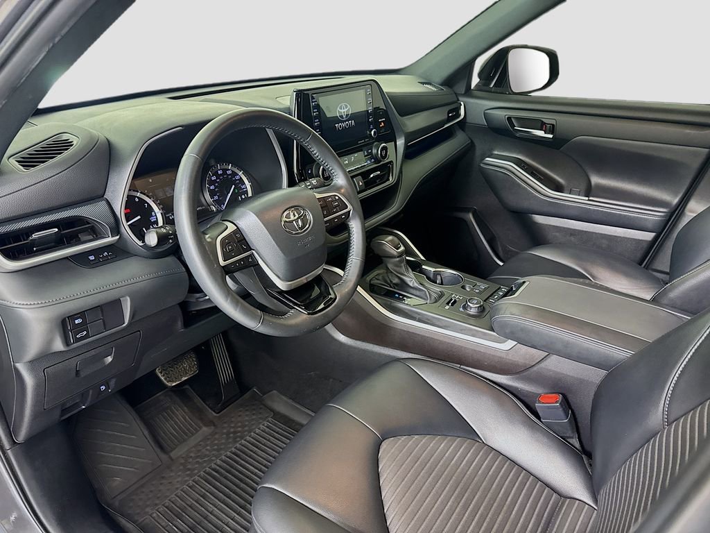 Used 2022 Toyota Highlander XSE AWD/4WD image 9