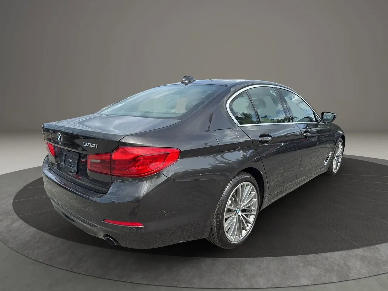Used 2017 BMW 530i xDrive image 5