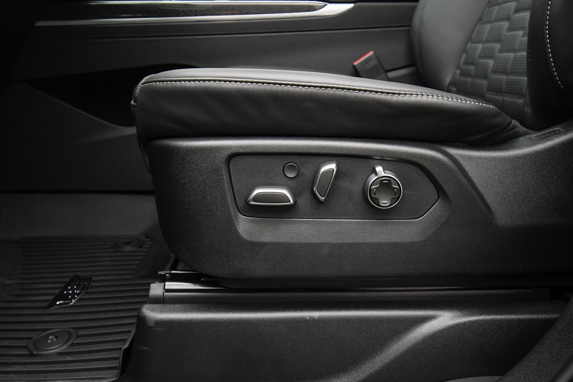 Used 2025 Cadillac Escalade V w/ LPO, ONYX Package image 50