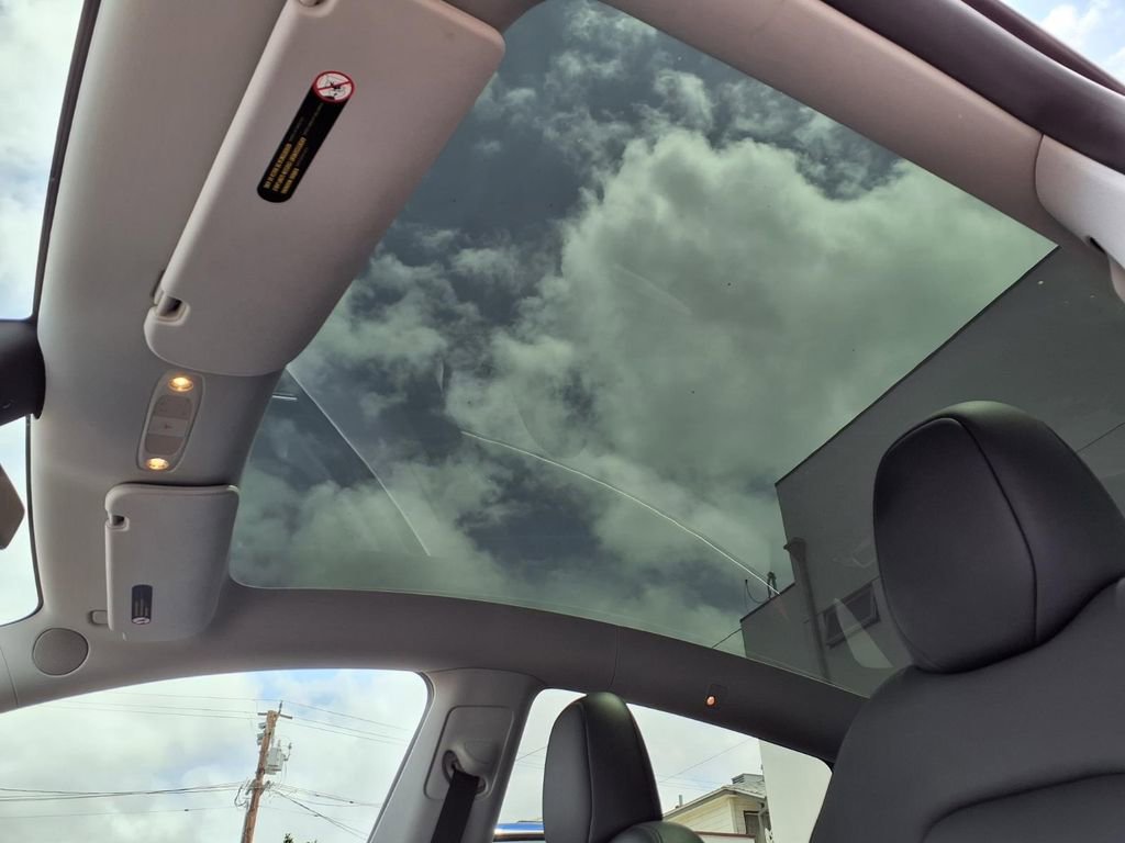 Used 2024 Tesla Model Y Long Range AWD/4WD image 18
