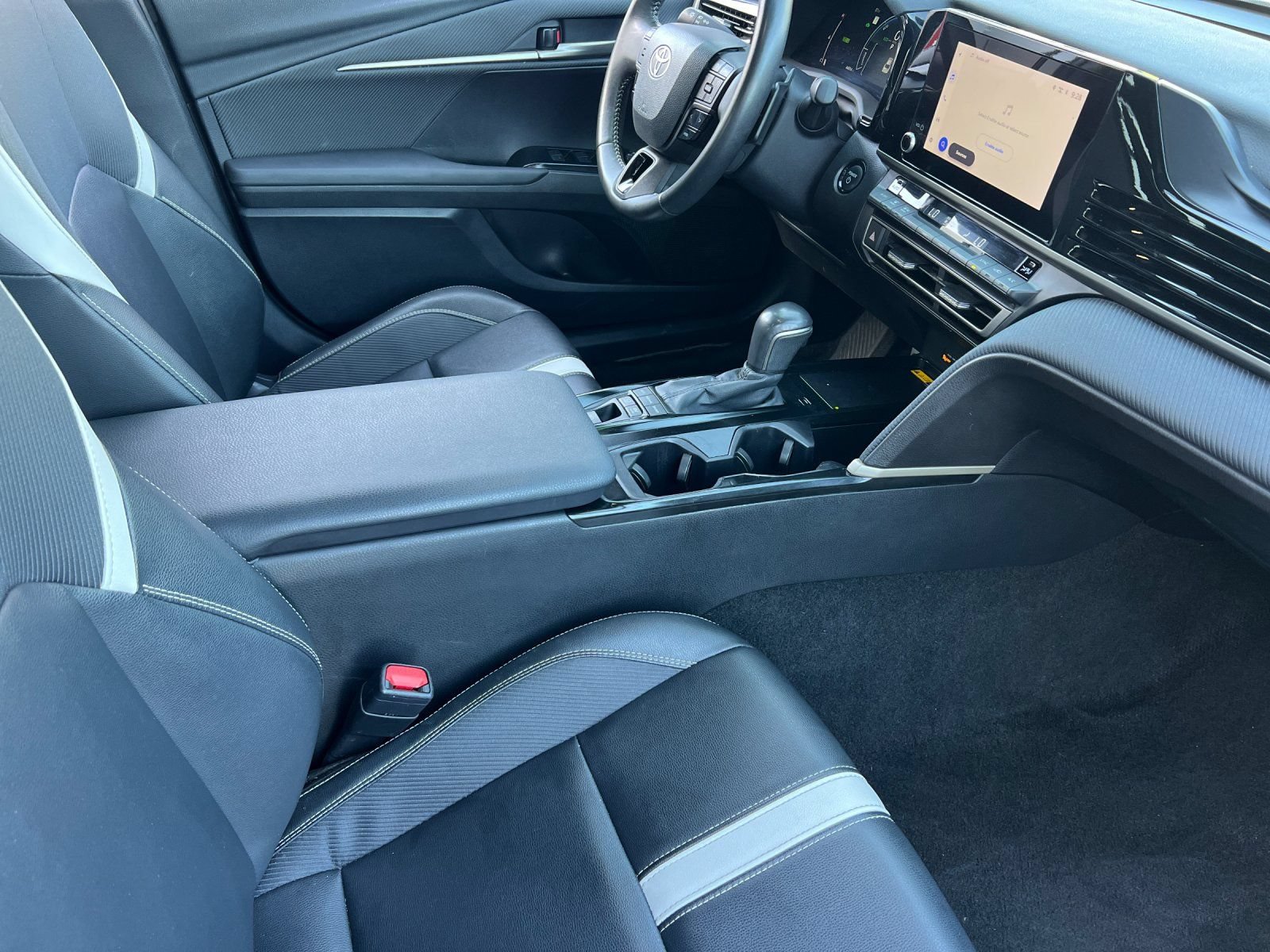 Used 2025 Toyota Camry SE FWD image 16