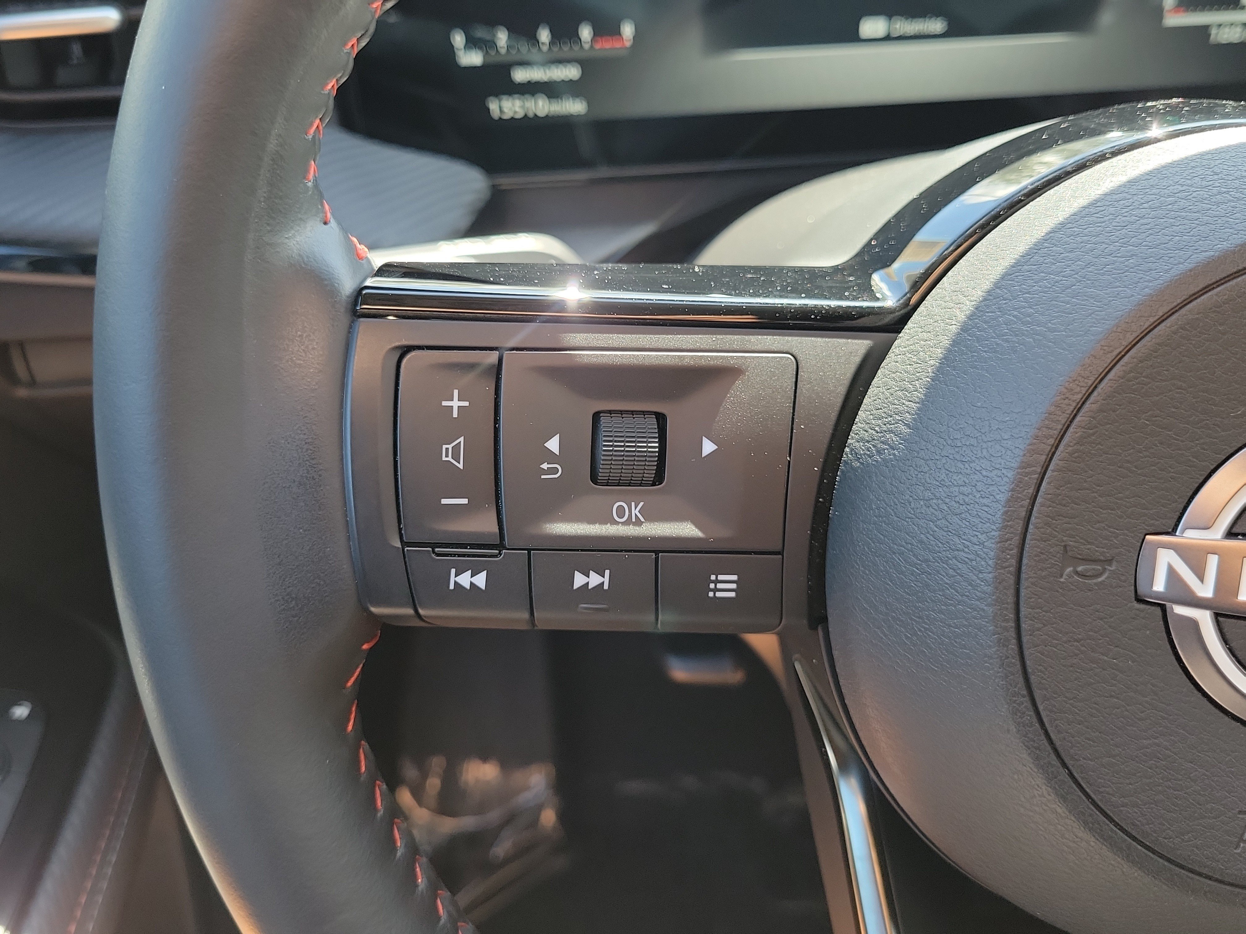Used 2025 Nissan Kicks SR w/ SR Premium Package AWD/4WD image 24