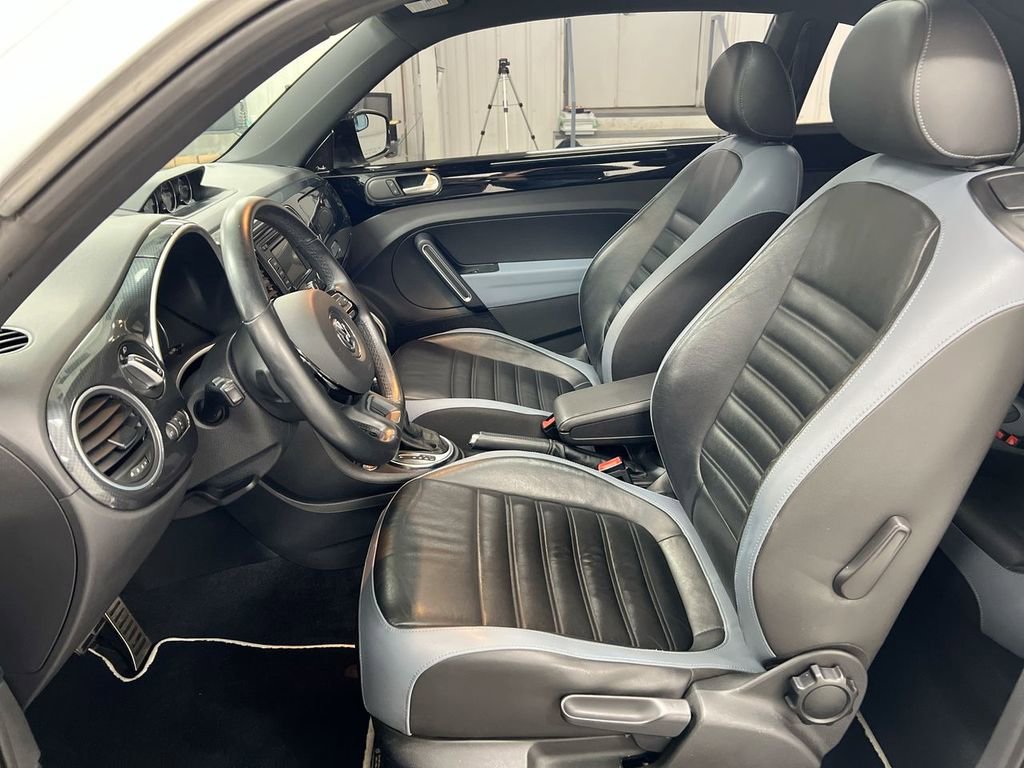 Used 2013 Volkswagen Beetle 2.0T image 18