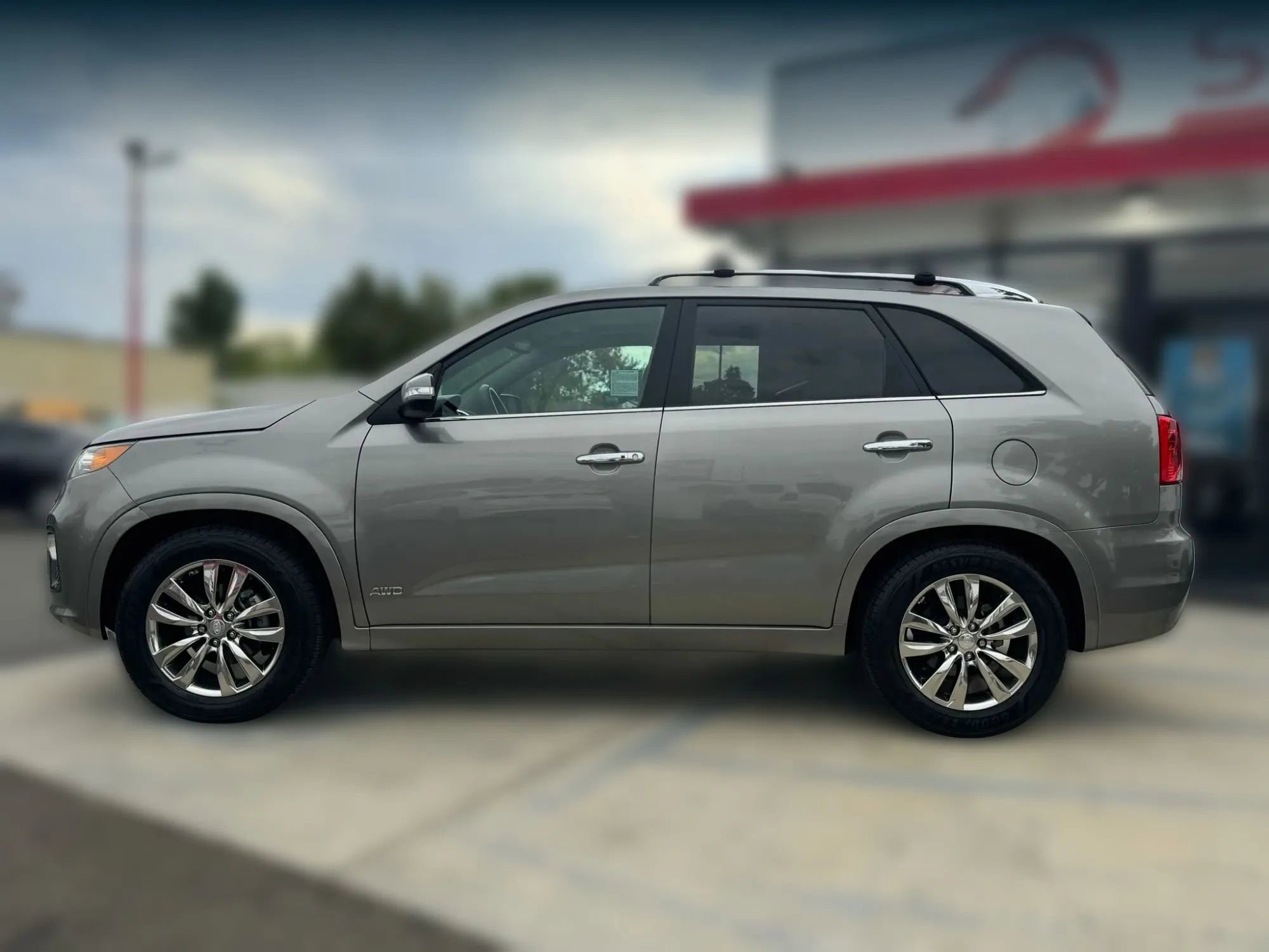 Used 2011 Kia Sorento SX image 2