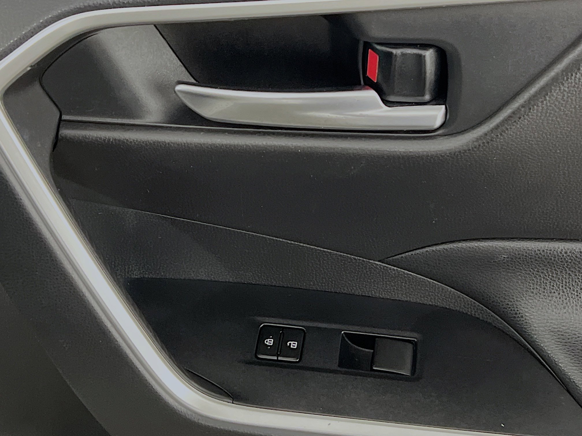 Used 2020 Toyota RAV4 XLE w/ Convenience Package image 32