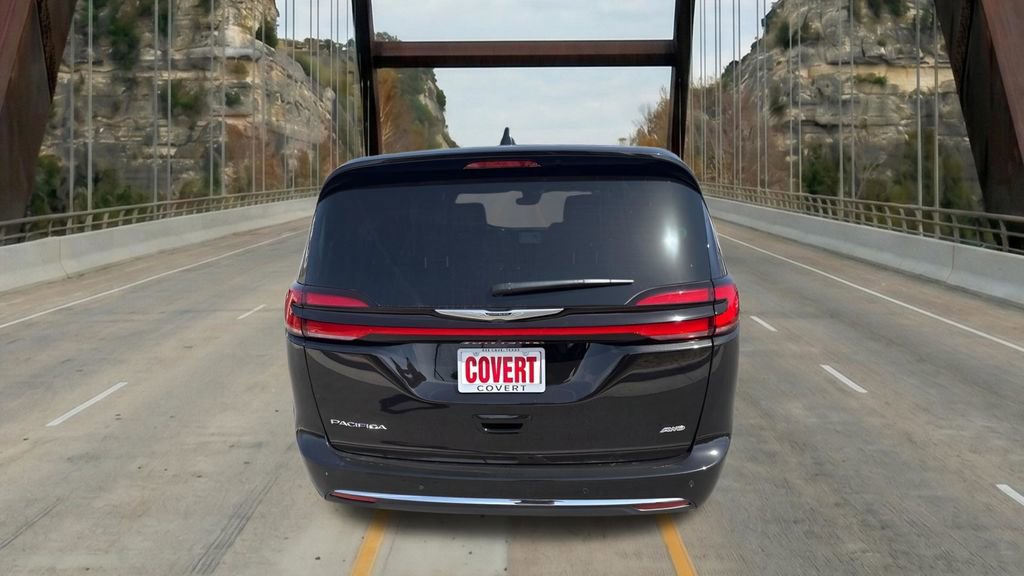 New 2025 Chrysler Pacifica Select AWD/4WD image 8