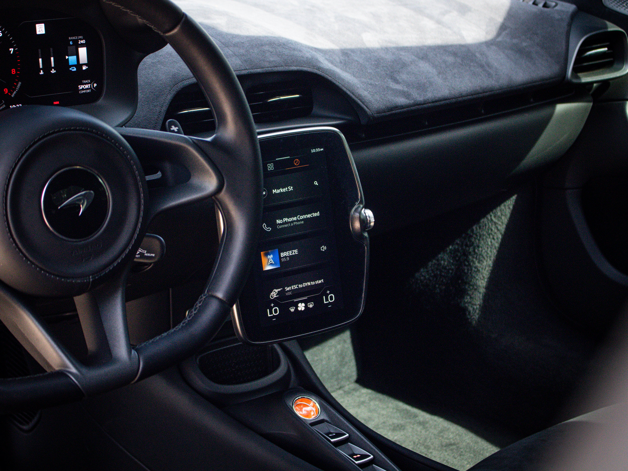 Used 2025 McLaren Artura RWD image 31