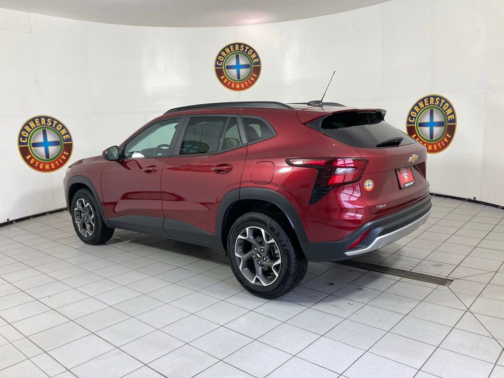 Used 2024 Chevrolet Trax LT w/ LT Convenience Package image 23