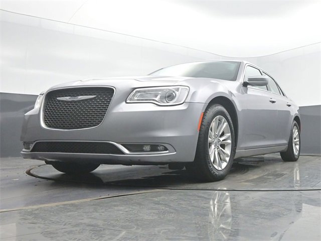 Used 2017 Chrysler 300 C image 46