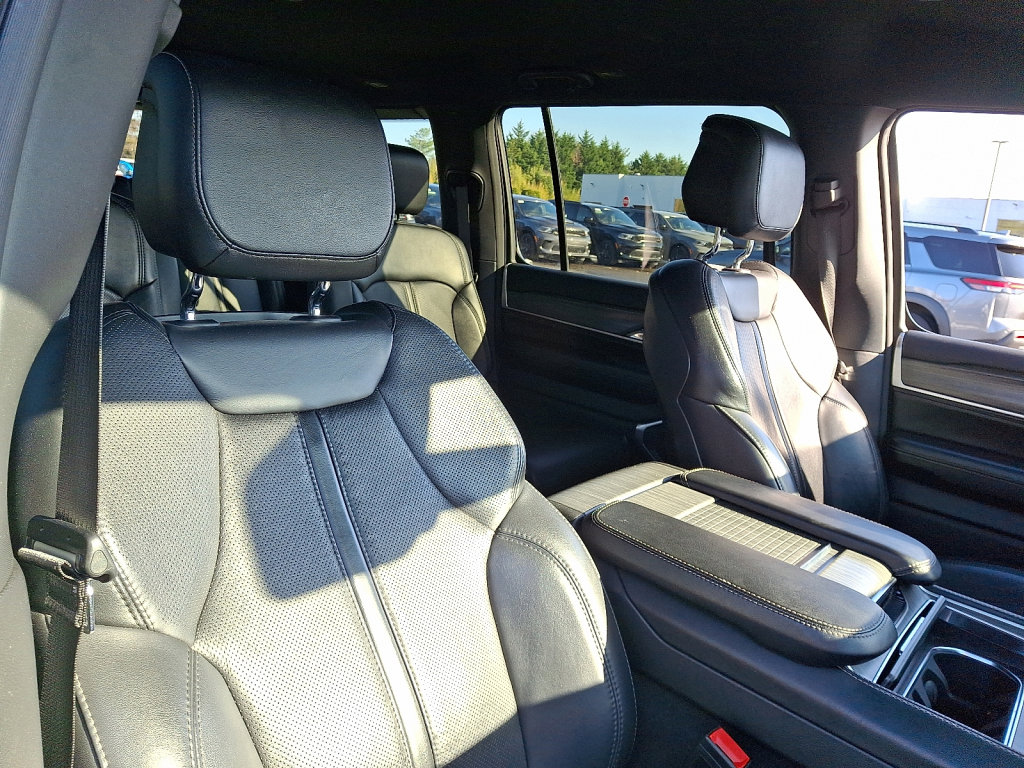 Used 2024 Jeep Wagoneer Series III image 13