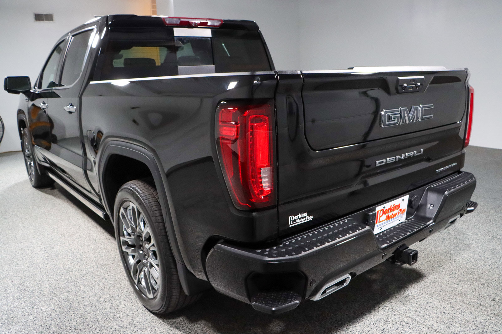 Used 2024 GMC Sierra 1500 Denali Ultimate AWD/4WD image 9