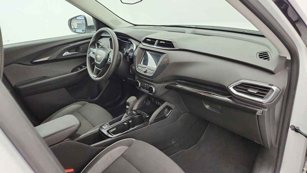 Used 2022 Chevrolet TrailBlazer LT AWD/4WD image 23