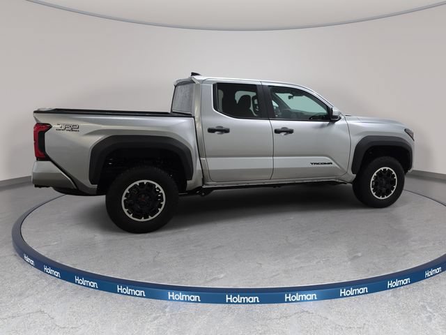Certified 2024 Toyota Tacoma TRD Off-Road AWD/4WD image 4