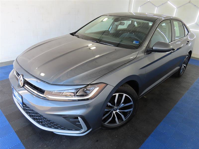 Used 2026 Volkswagen Jetta SE FWD image 4