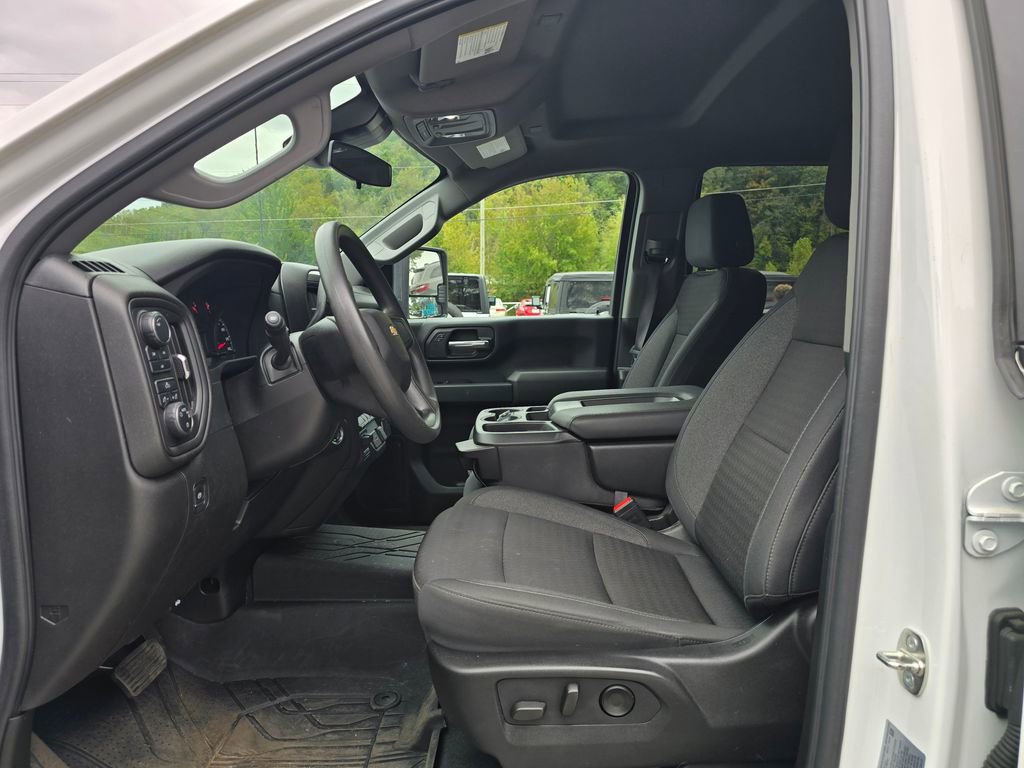 Used 2024 Chevrolet Silverado 2500 Custom w/ Custom Convenience Package image 4