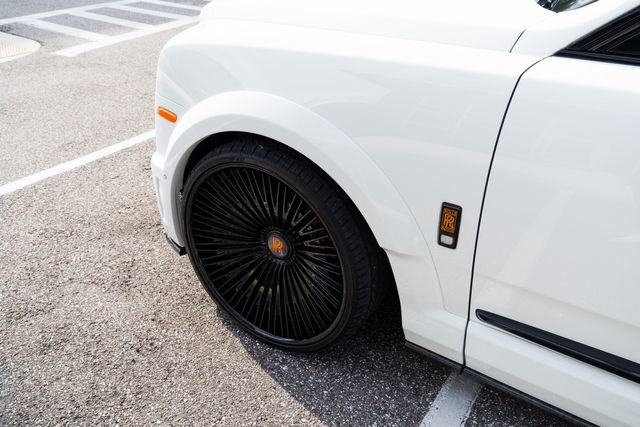 Used 2023 Rolls-Royce Cullinan w/ Cullinan Package image 17