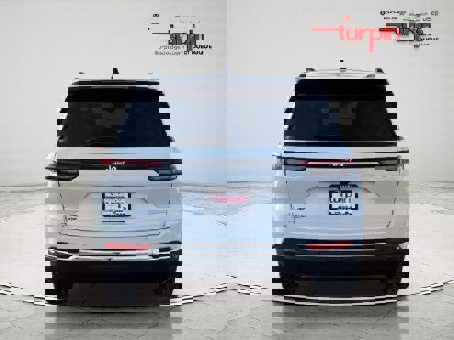 Used 2023 Jeep Grand Cherokee 4x4 image 4