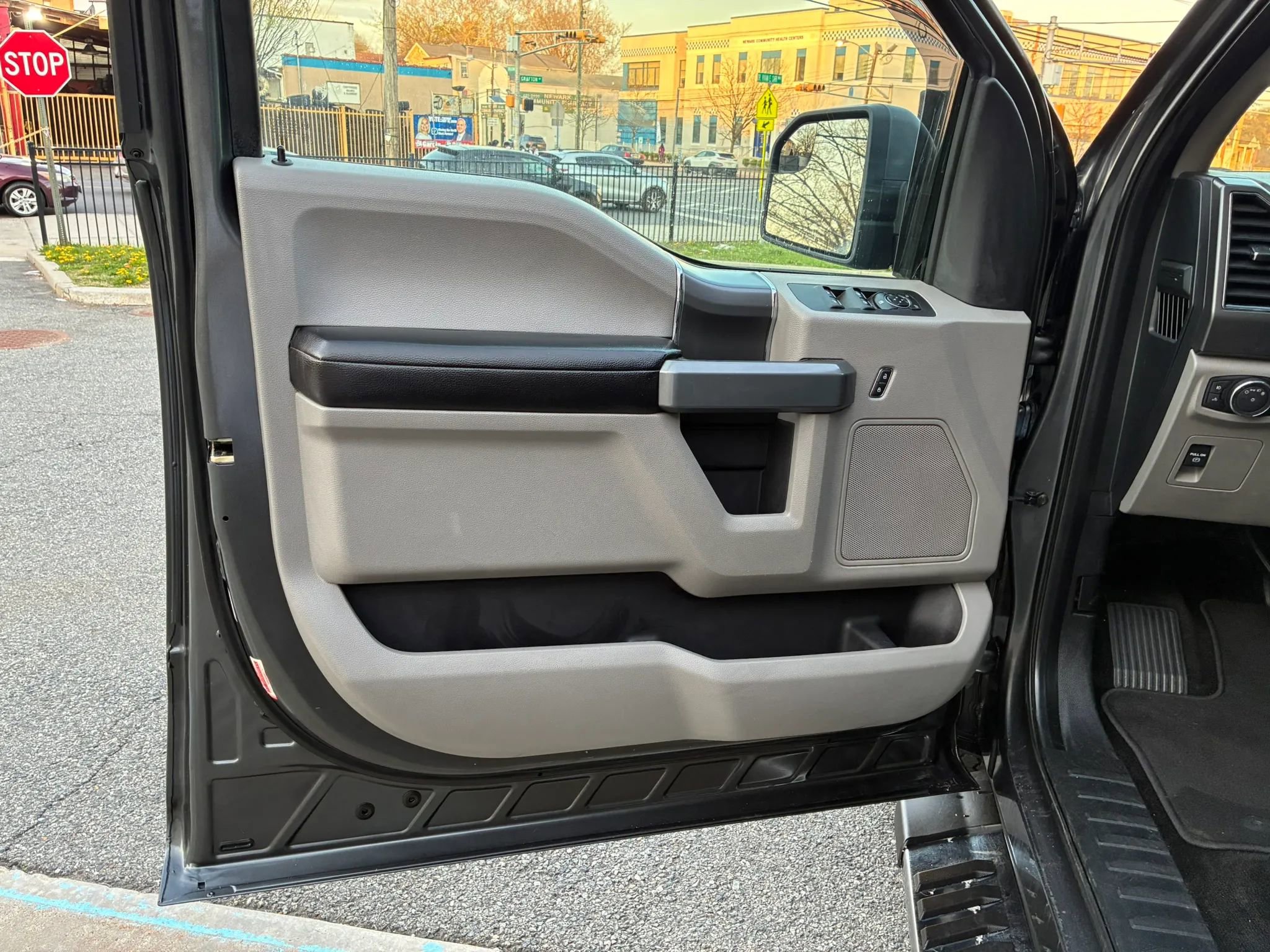 Used 2018 Ford F150 XLT w/ XTR Package AWD/4WD image 8