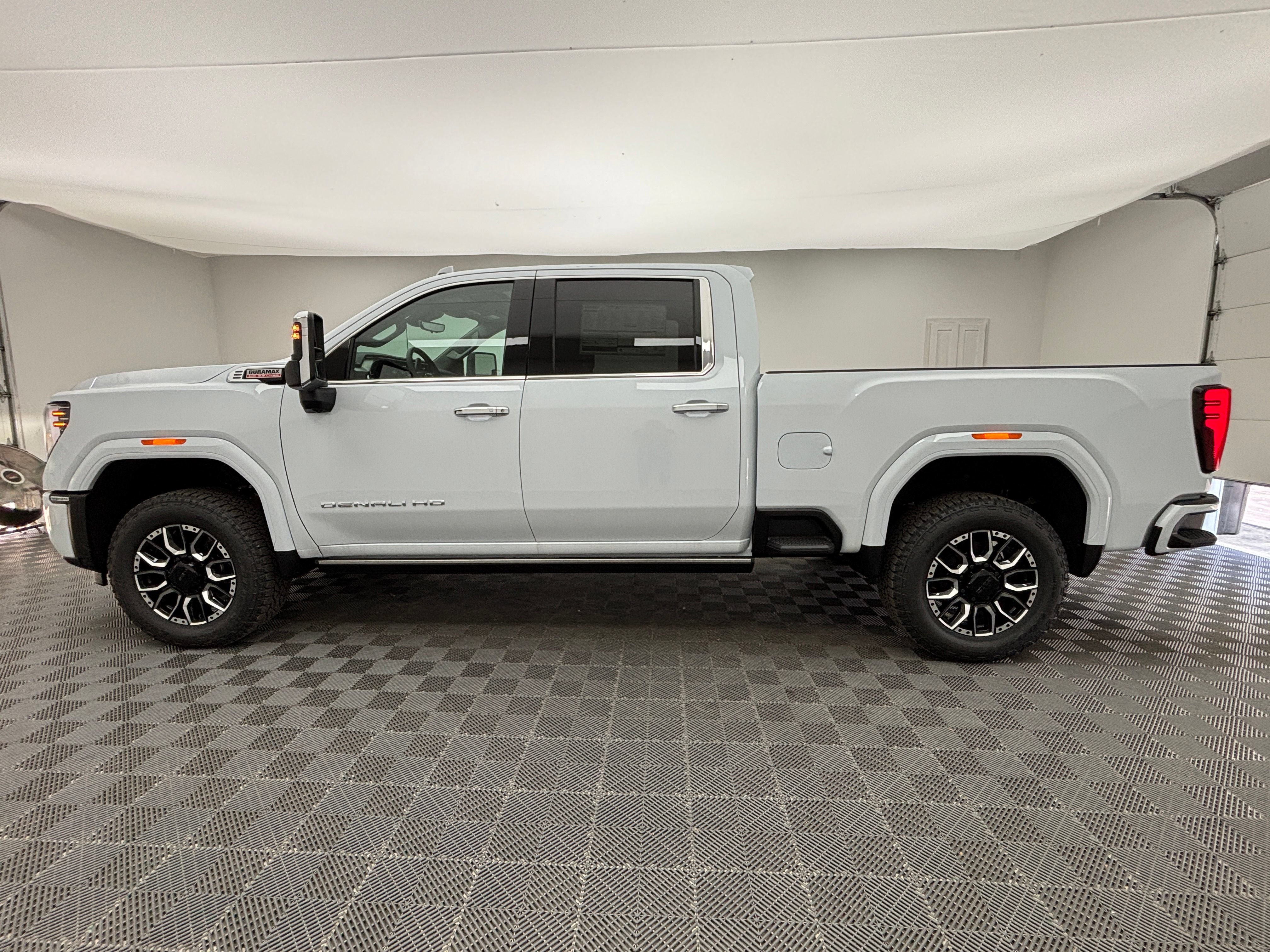 New 2026 GMC Sierra 3500 Denali w/ Denali Reserve Package AWD/4WD image 16