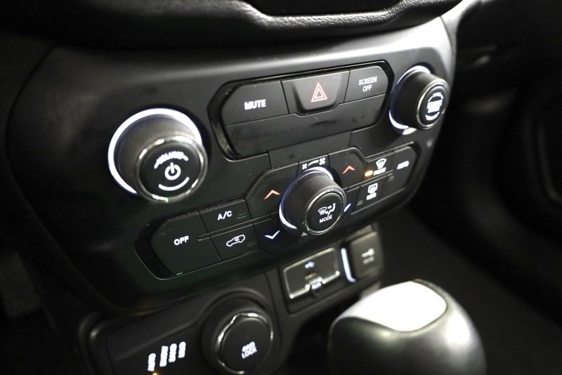 Used 2020 Jeep Renegade Limited image 22