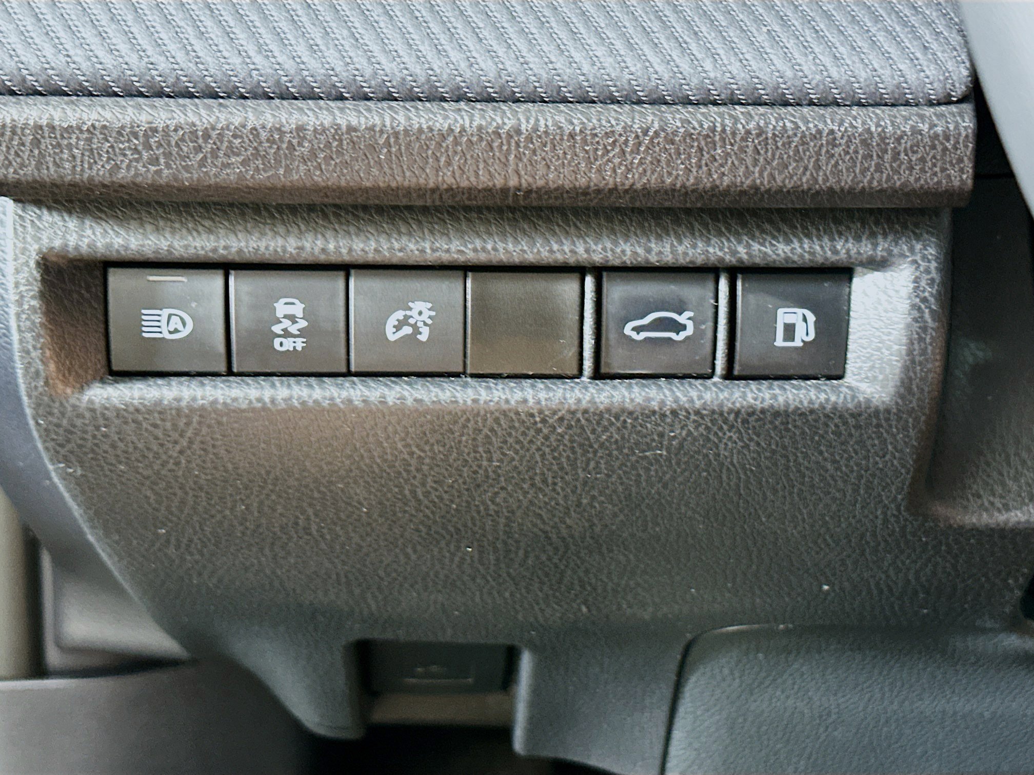 Used 2025 Toyota Camry SE image 17