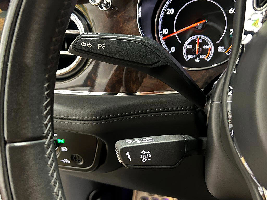 Used 2019 Bentley Bentayga image 23