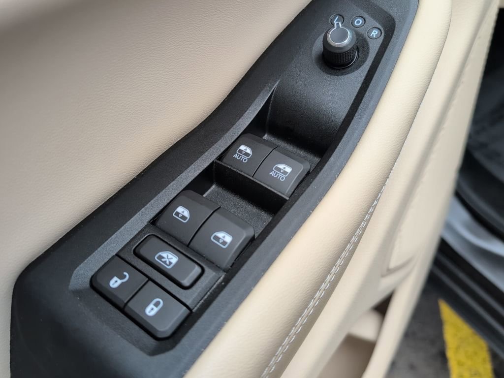 Used 2023 Jeep Grand Cherokee Limited image 25