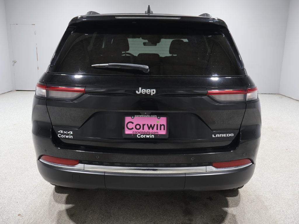 Used 2025 Jeep Grand Cherokee Laredo w/ Luxury Tech Group I AWD/4WD image 3