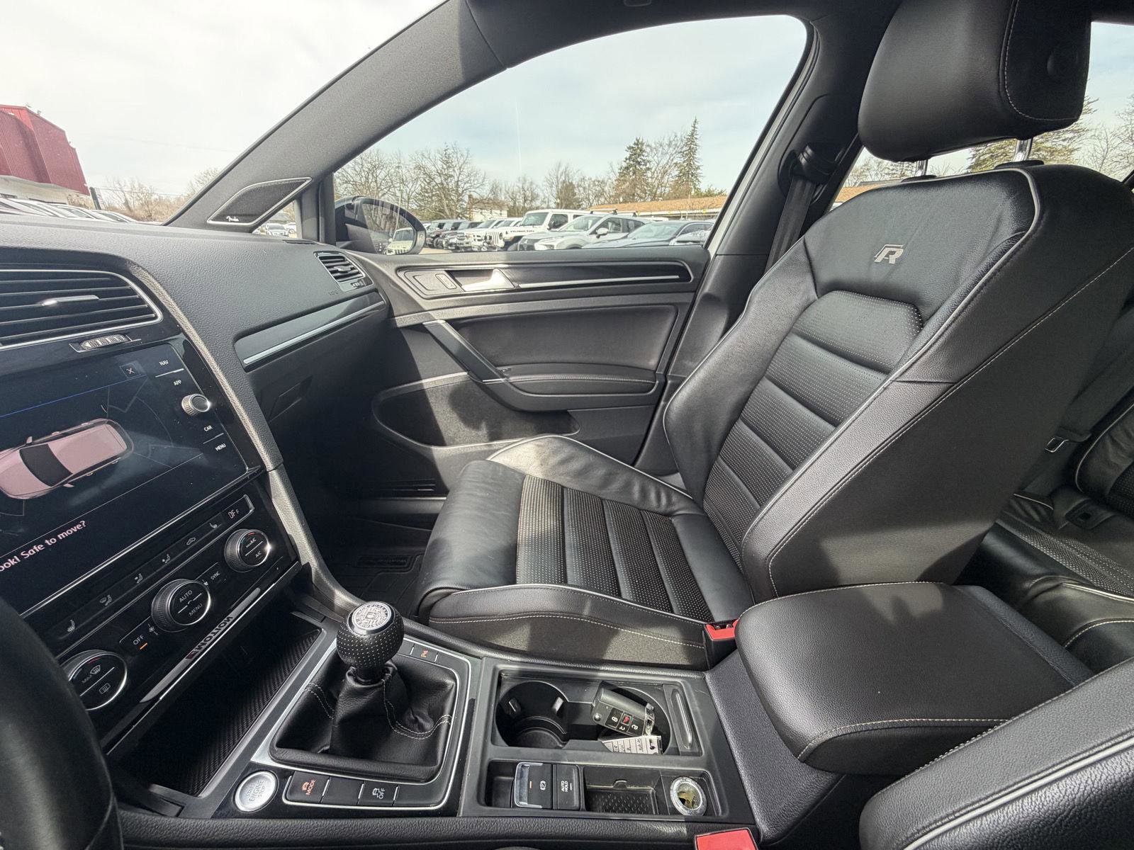 Used 2018 Volkswagen Golf R 4-Door image 18