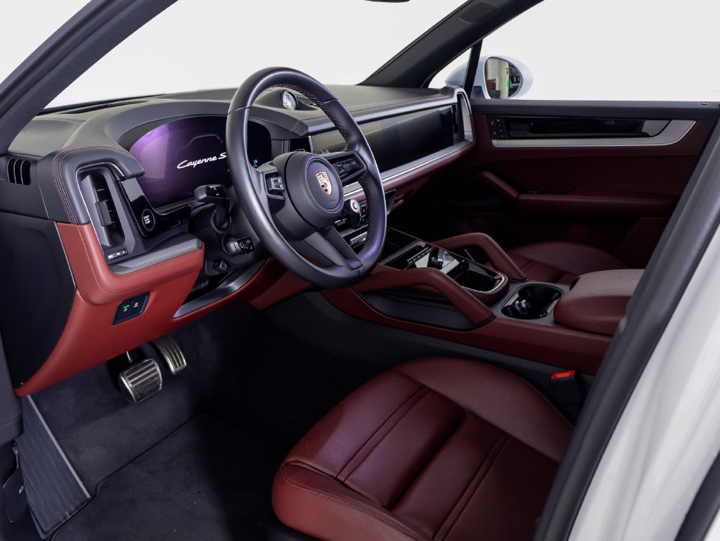 Certified 2026 Porsche Cayenne S AWD/4WD image 4