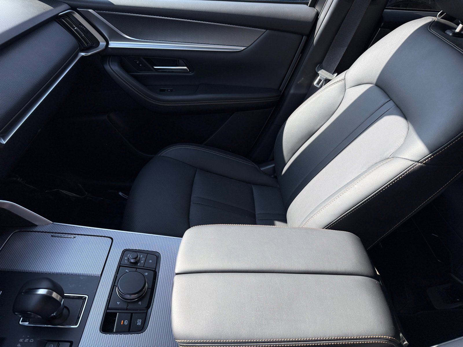 Certified 2024 MAZDA CX-90 Plug-In Hybrid w/ Premium Pkg image 14