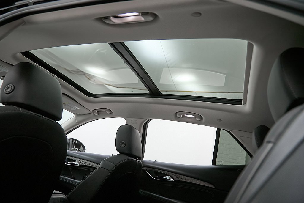 Used 2023 Buick Envision Avenir image 26